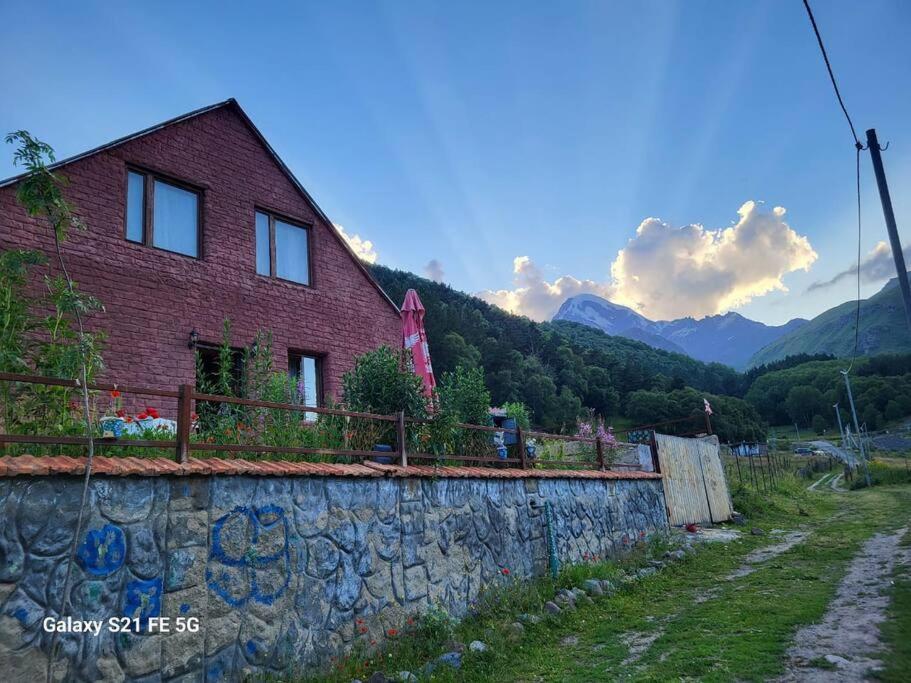 Villa Peak House Kazbegi Exterior foto